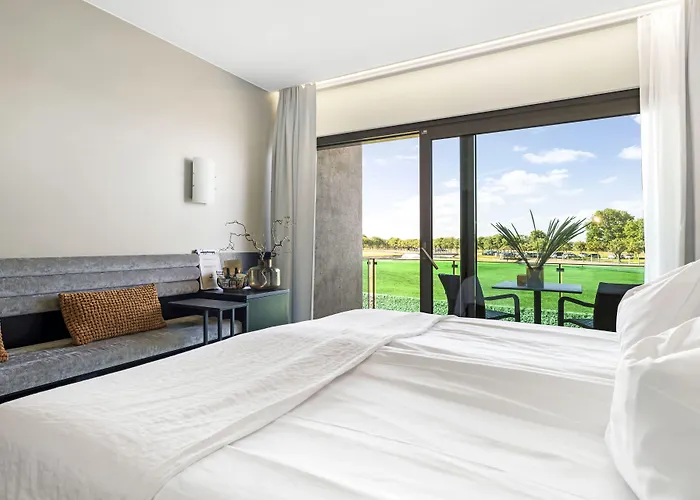 Ringenaes Hotell & Konferens